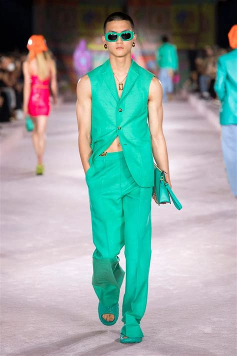 Versace colección hombre primavera verano 2022 